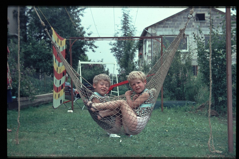 31.Gronau jun 1966 Brigitte,Marion.JPG